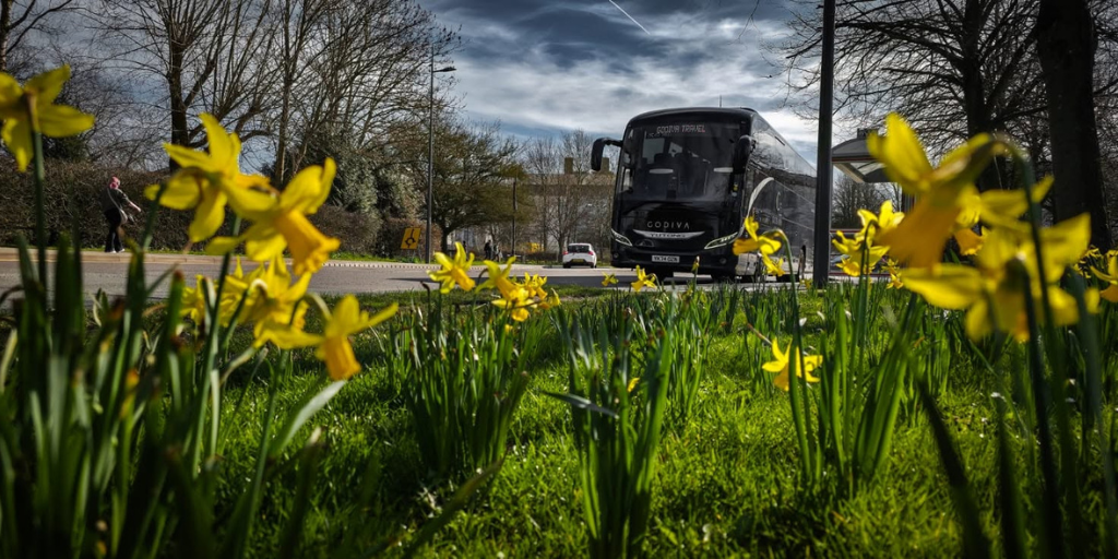 7 Reasons Coach Travel Beats Driving or Trains | Godiva Travel